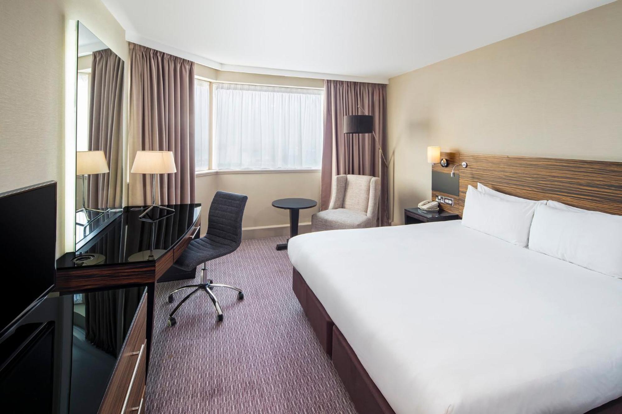 1 Super King Bed Premium Lounge Access